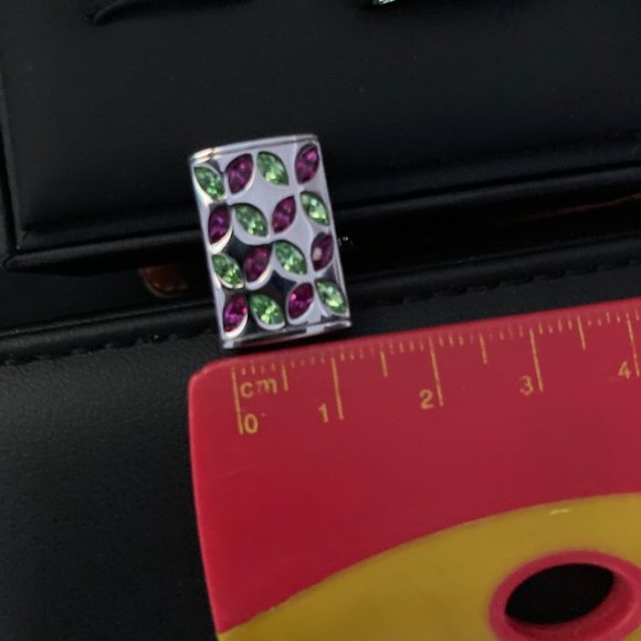 New Peridot and Fuchsia Crystal and Silver Tone Cufflinks with Cufflink Case - Picture 6 of 9